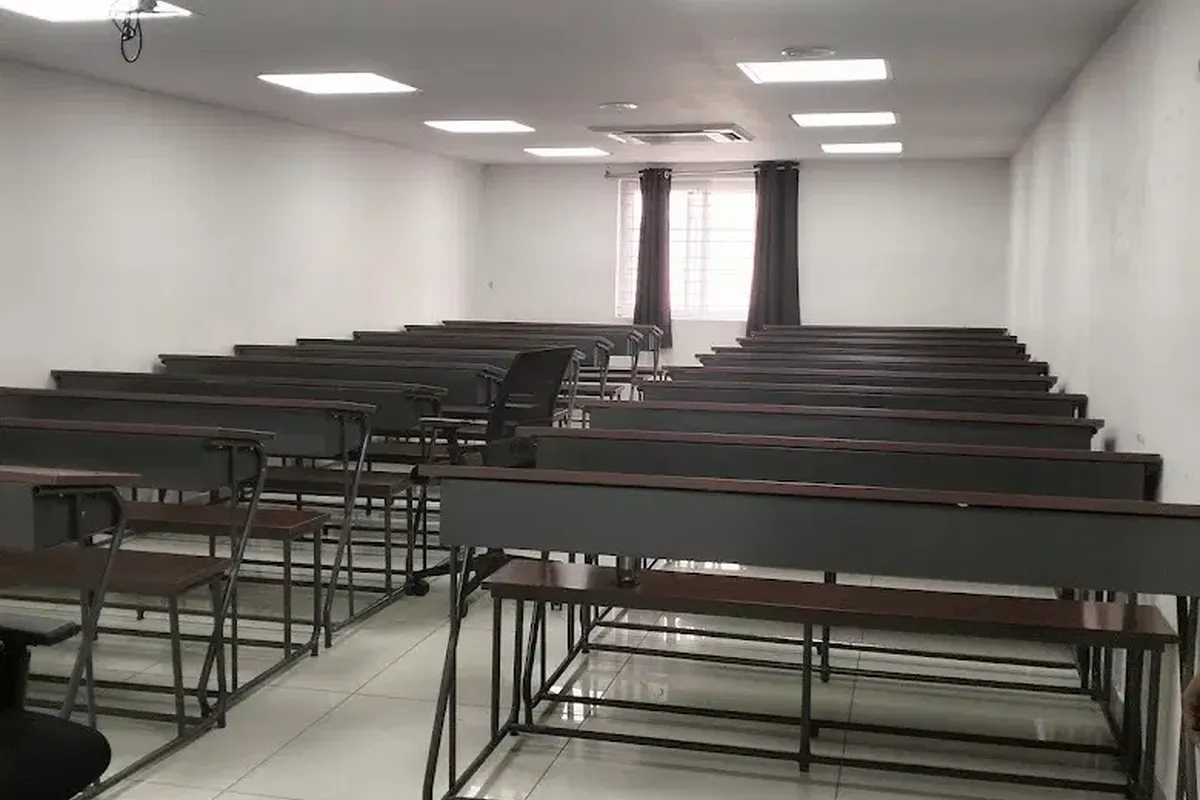 Avinash College Of Commerce Hyderabad campus - Image 5