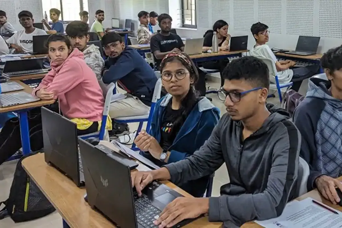 Dr Subhash University, Junagadh campus - Image 3