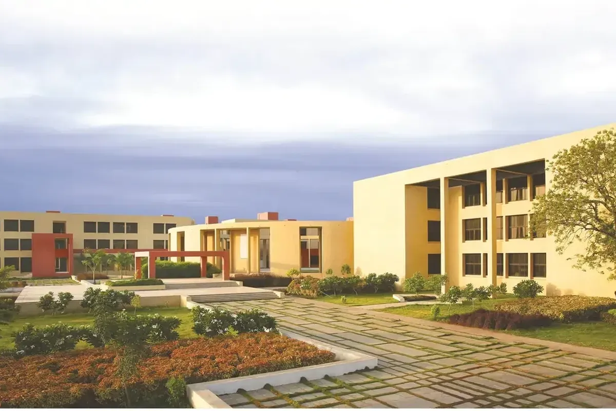 Dr Subhash University, Junagadh campus - Image 4