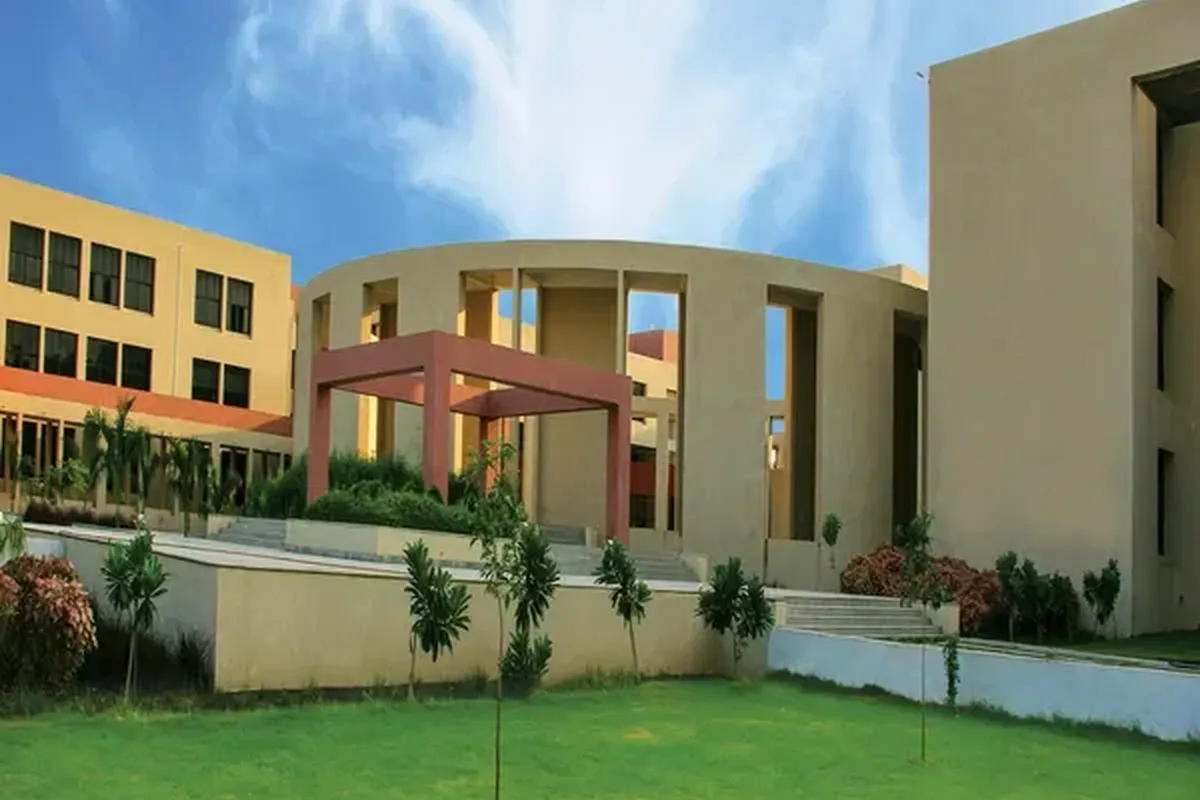 Dr Subhash University, Junagadh campus - Image 5