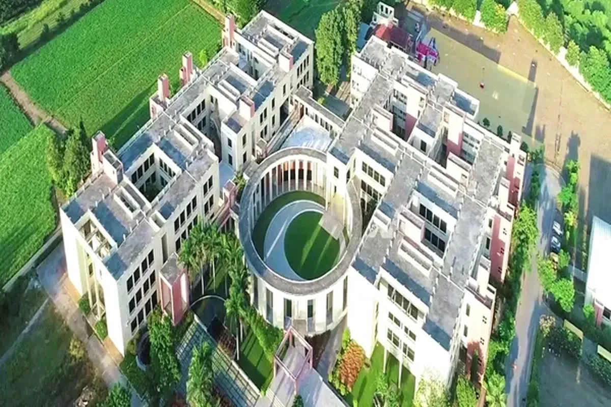 Dr Subhash University, Junagadh campus - Image 6