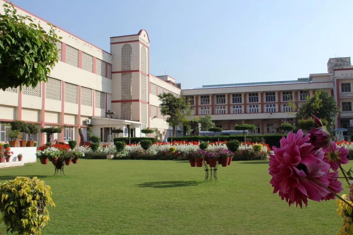 Guru Nanak Khalsa College, Yamuna Nagar campus - Image 1
