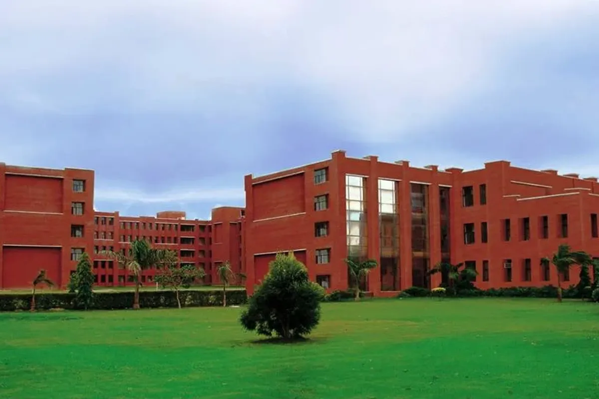 Lloyd Business School, Greater Noida campus - Image 6