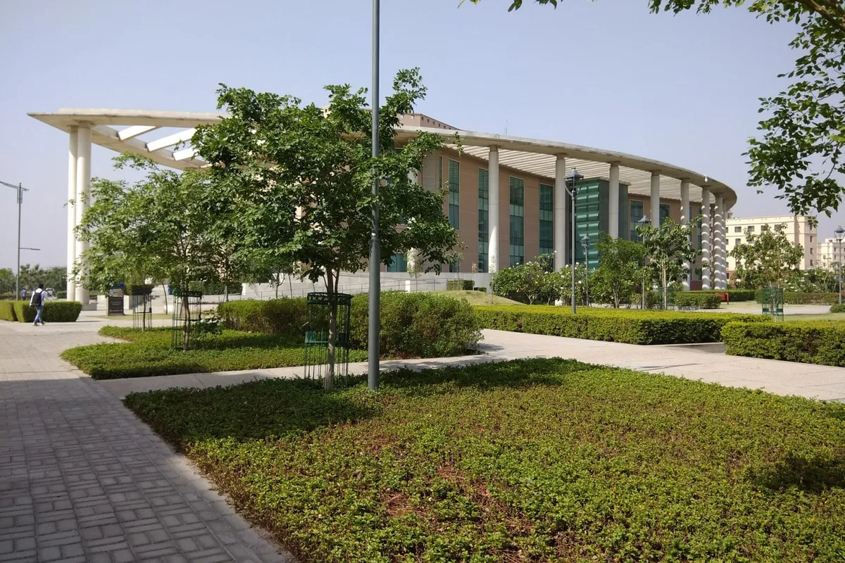 Shiv Nadar Institute of Management Studies campus - Image 2