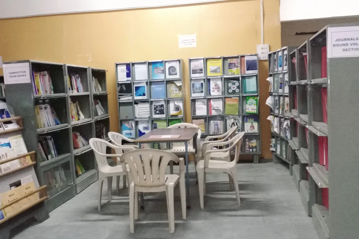 Shivaji Science College, Nagpur campus - Image 1